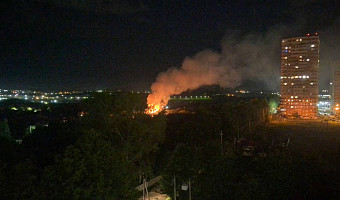 На Зеленстрое в Туле полыхает частный дом