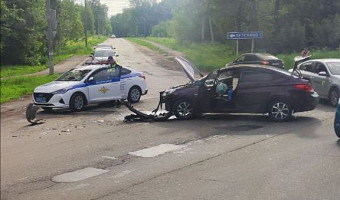 В ДТП на трассе «Тула – Новомосковск» столкнулись поворачивающий налево Hyundai и двигавшийся по встречной обочине Chevrolet
