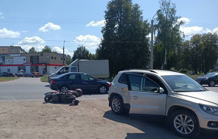 Водитель мопеда попал в больницу после ДТП в Новомосковске