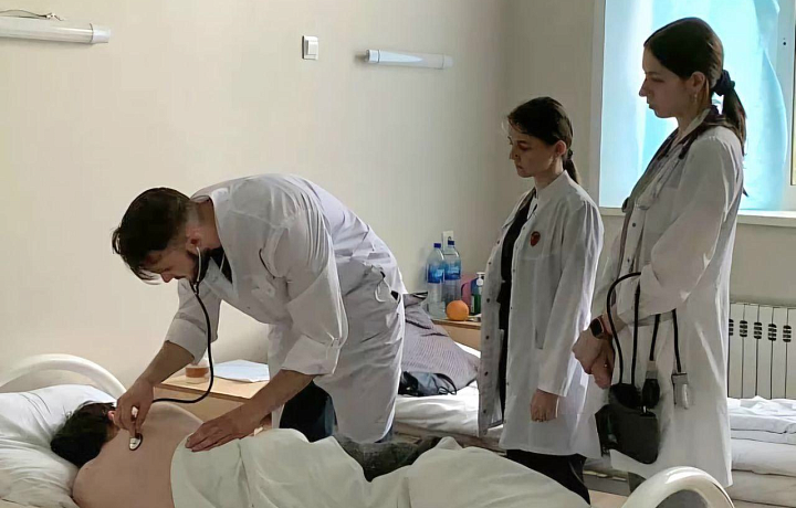 В 2024 году в Новомосковскую клиническую больницу придут работать десять молодых врачей