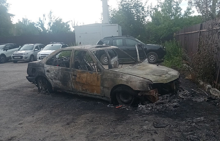 В тульском поселке Рассвет сгорел автомобиль