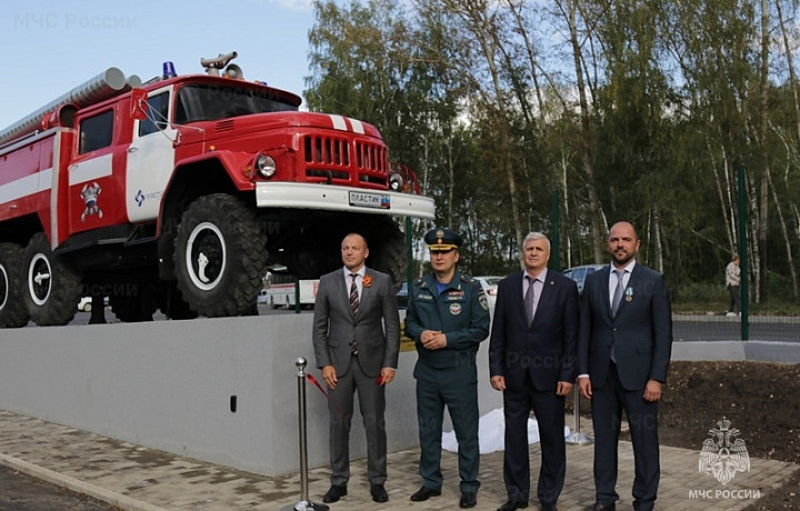 В Узловой открыли памятник пожарным и спасателям