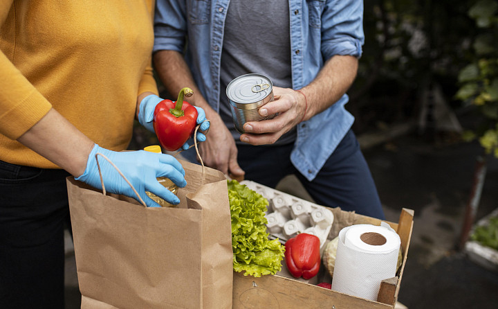 Не выбрасывайте, а делитесь: как спасти продукты с истекающим сроком годности и обменяться едой