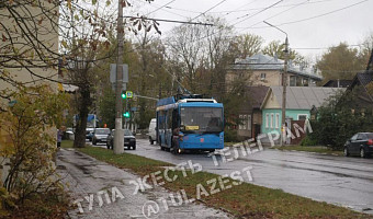 ﻿На улице 9 мая в Туле встали троллейбусы