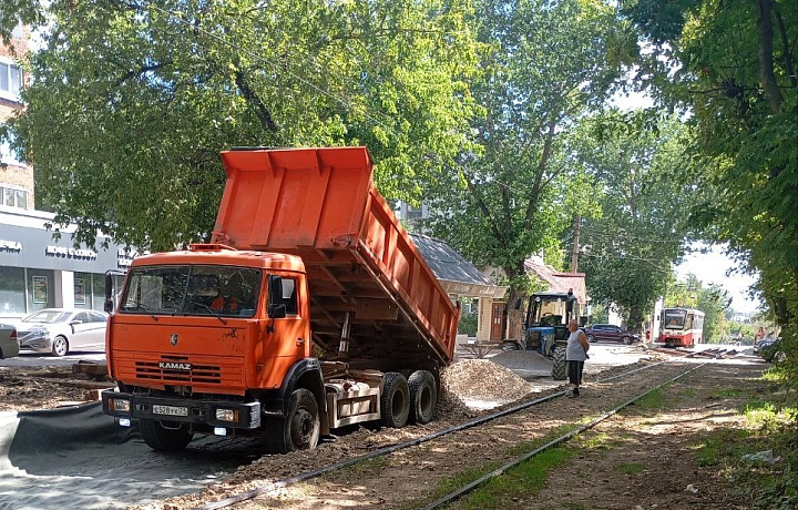 В Туле продолжается ремонт трамвайного пути на улице Плеханова