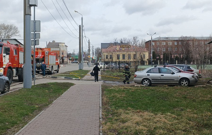 Бомжи предали огню историческое здание почти в самом центре Тулы: город теряет уникальный объект культурного наследия Бомжи предали огню историческое здание почти в самом центре Тулы: город теряет уникальный объект культурного наследия