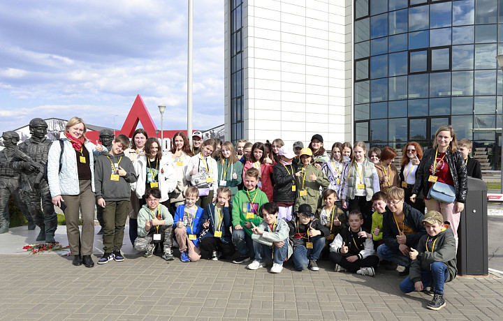 В Туле провели экскурсию по Музею обороны для петербургских школьников