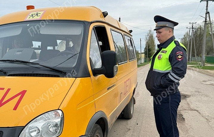 В Арсеньевском районе школа нарушила правила перевозки детей