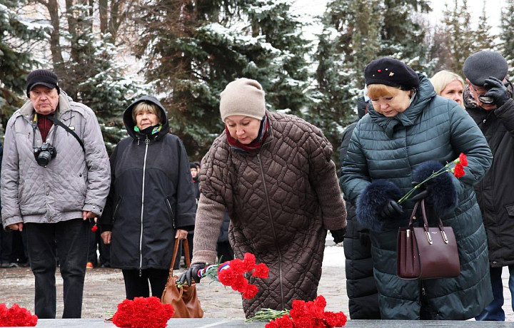 В Новомосковске прошли памятные мероприятия в День неизвестного Солдата