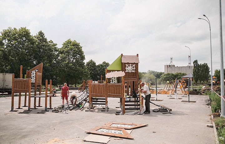 В Новомосковске продолжилось благоустройство общественных пространств и дворов