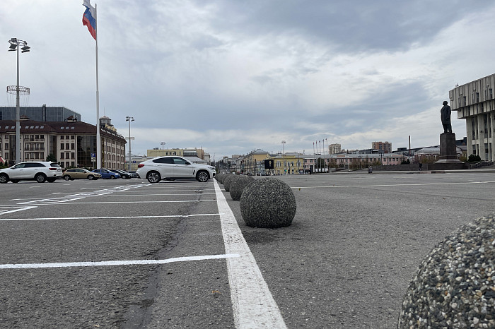 Туляки уже начали парковаться на новой временной парковке на площади Ленина