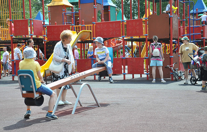 В Баташевском саду в Туле обновят детскую площадку