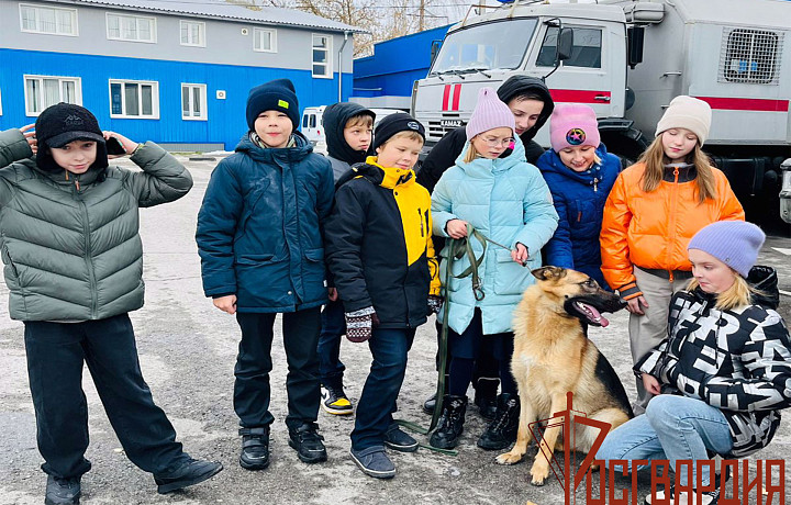 Росгвардейцы провели «День открытых дверей» для тульских школьников