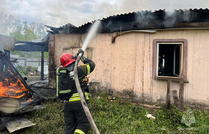 В Новомосковске при пожаре в частном доме погибла женщина