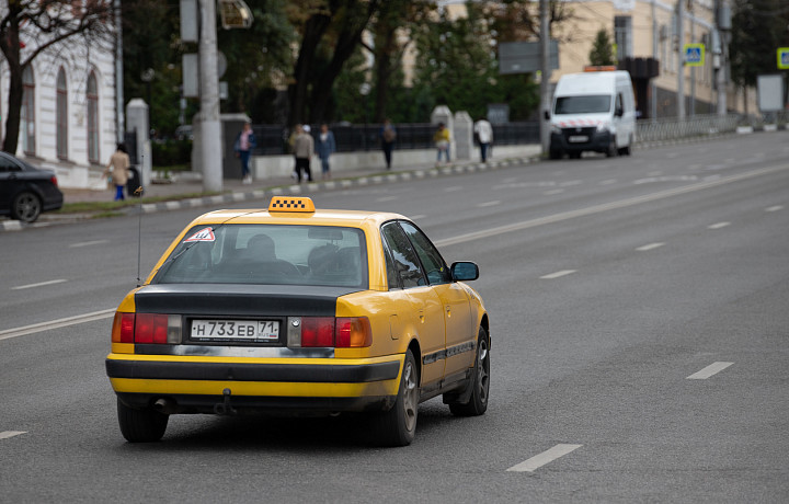 В Тульской области ужесточат требования к пассажирским перевозкам и работе такси