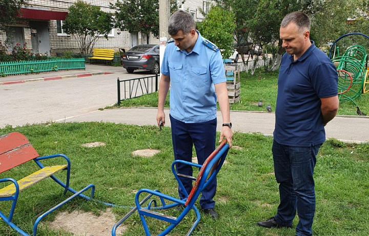 В тульском Скуратово прокуратура выявила небезопасные детские площадки