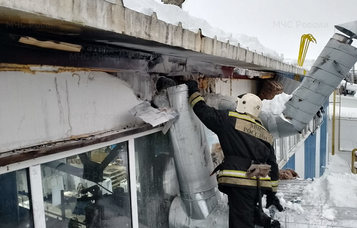 Из пожара в поселке Грицовский Веневского района эвакуировали 20 человек