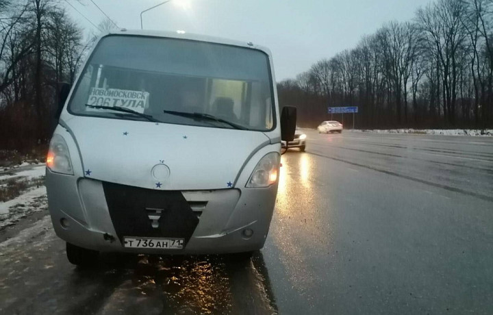 На Новомосковском шоссе в Туле у пассажирского автобуса отлетело колесо