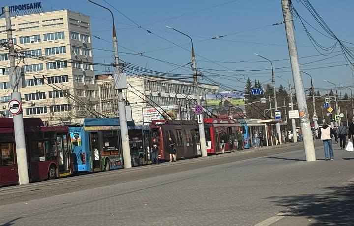 В Туле на Зеленстрое из-за ДТП встали троллейбусы