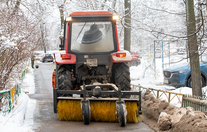 В Туле усилили работу по уборке улиц из-за гололеда