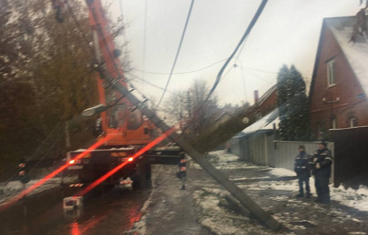 На улице Пионерской в Туле неизвестный снес опору ЛЭП