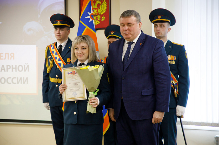 Глава тульского МЧС поздравил спасателей с Днем пожарной охраны